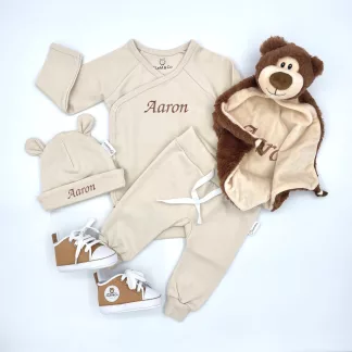 Coffret body, pantalon, chaussures, bonnet beige